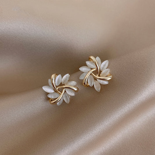 Various elegant gold stud earrings